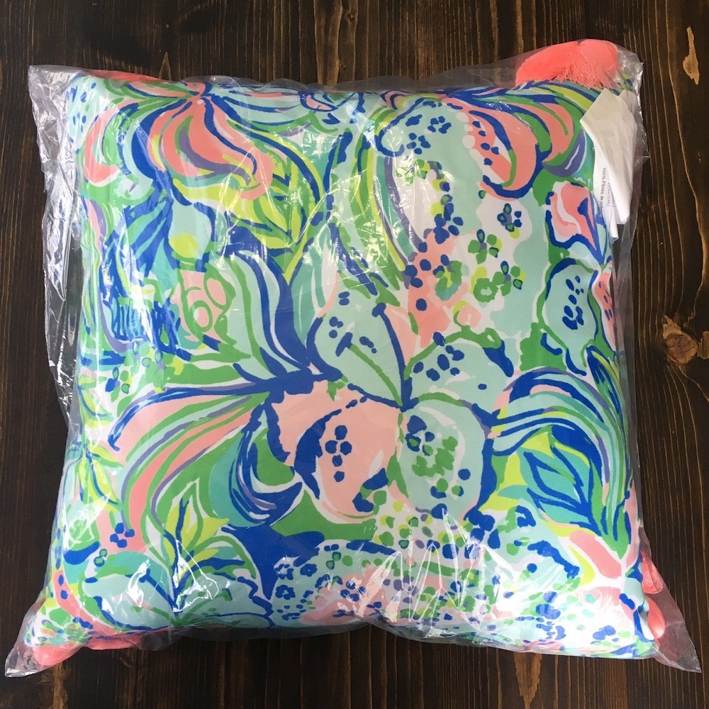 Lilly Pulitzer throw pillow 🎀 - Picture 2 of 3